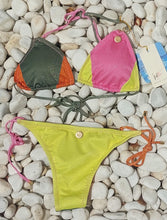 Load image into Gallery viewer, Den Bossa Bikini Top